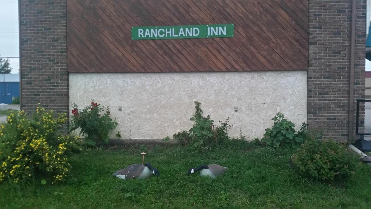Ranchland Inn Nanton Zewnętrze zdjęcie