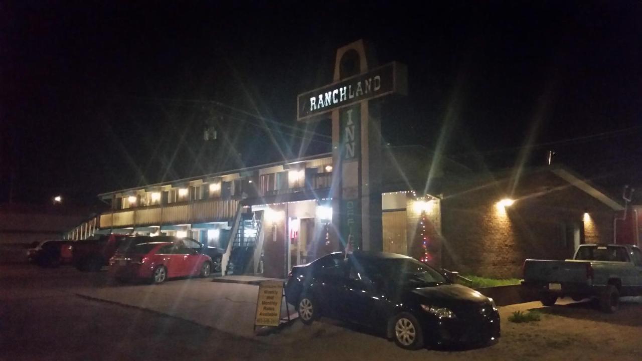 Ranchland Inn Nanton Zewnętrze zdjęcie