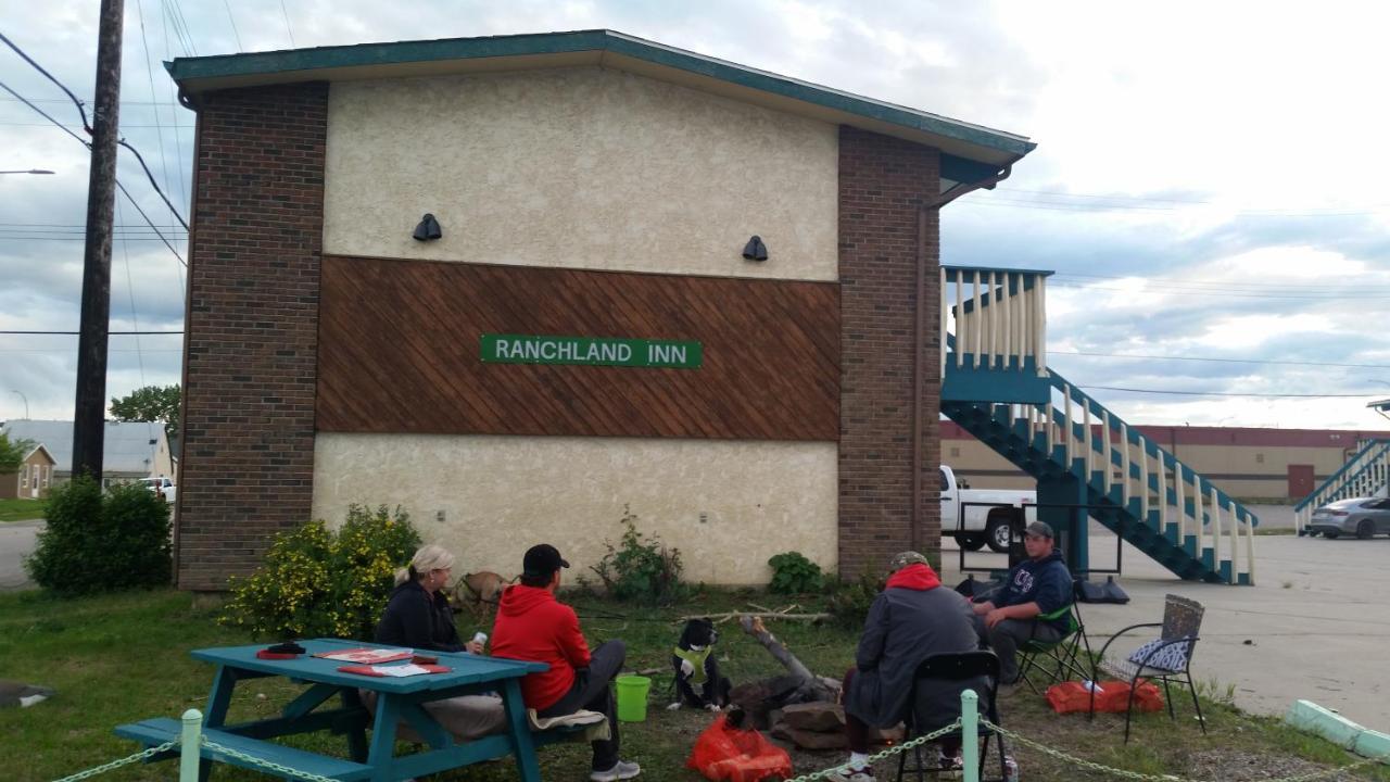 Ranchland Inn Nanton Zewnętrze zdjęcie