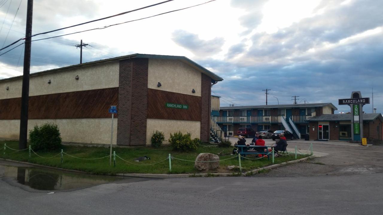 Ranchland Inn Nanton Zewnętrze zdjęcie