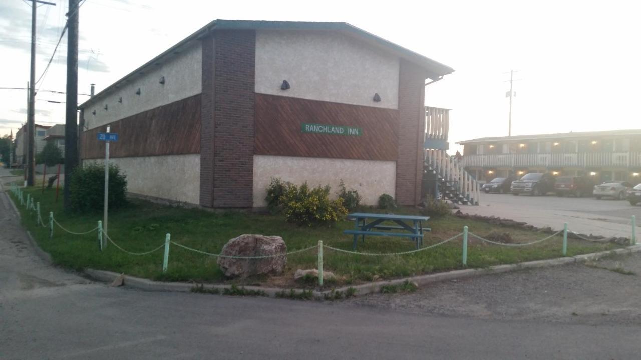 Ranchland Inn Nanton Zewnętrze zdjęcie