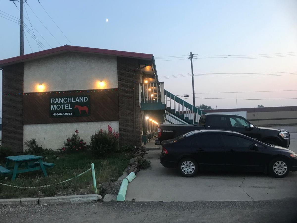 Ranchland Inn Nanton Zewnętrze zdjęcie