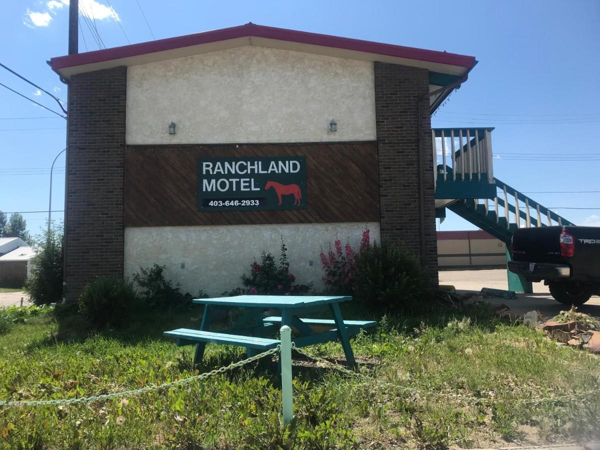 Ranchland Inn Nanton Zewnętrze zdjęcie