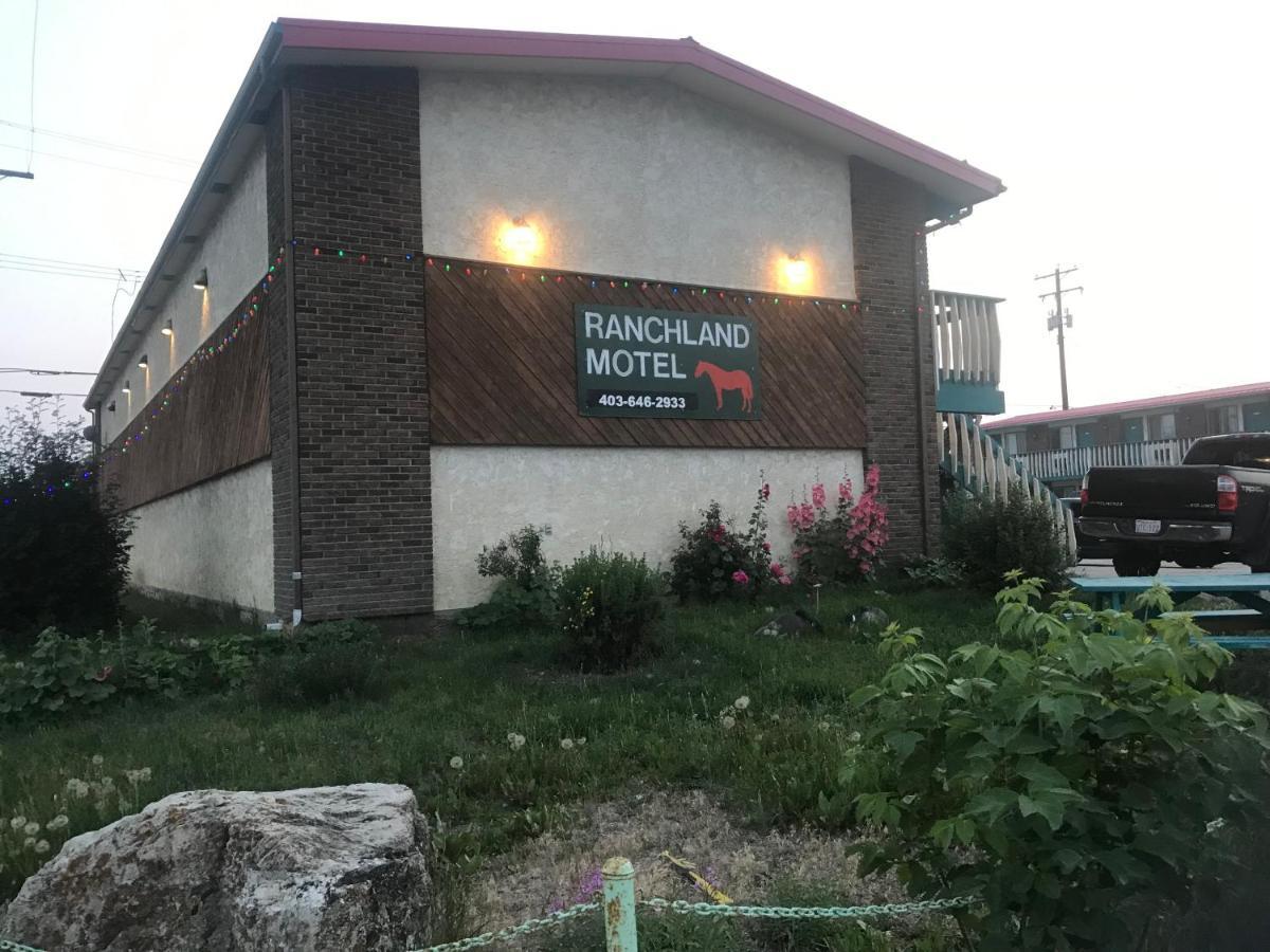 Ranchland Inn Nanton Zewnętrze zdjęcie