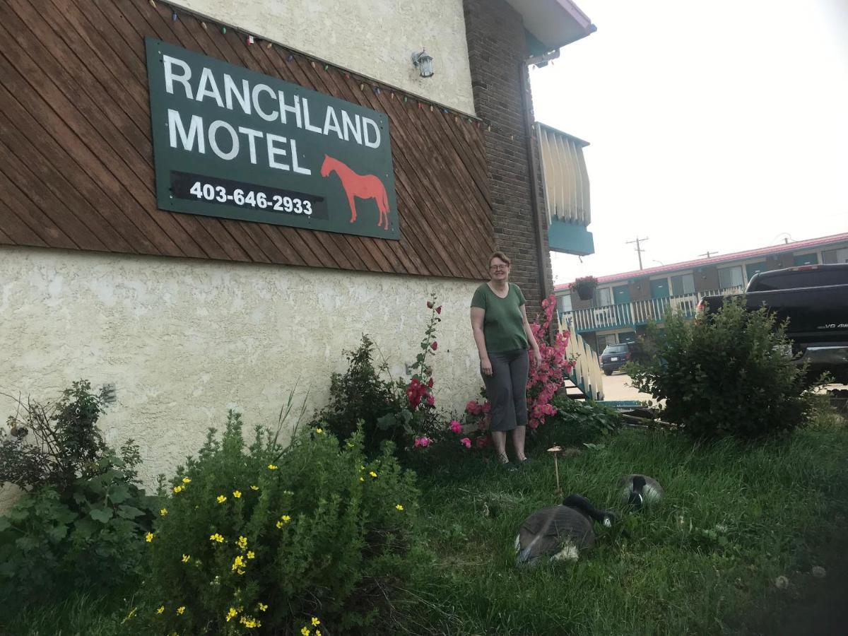 Ranchland Inn Nanton Zewnętrze zdjęcie