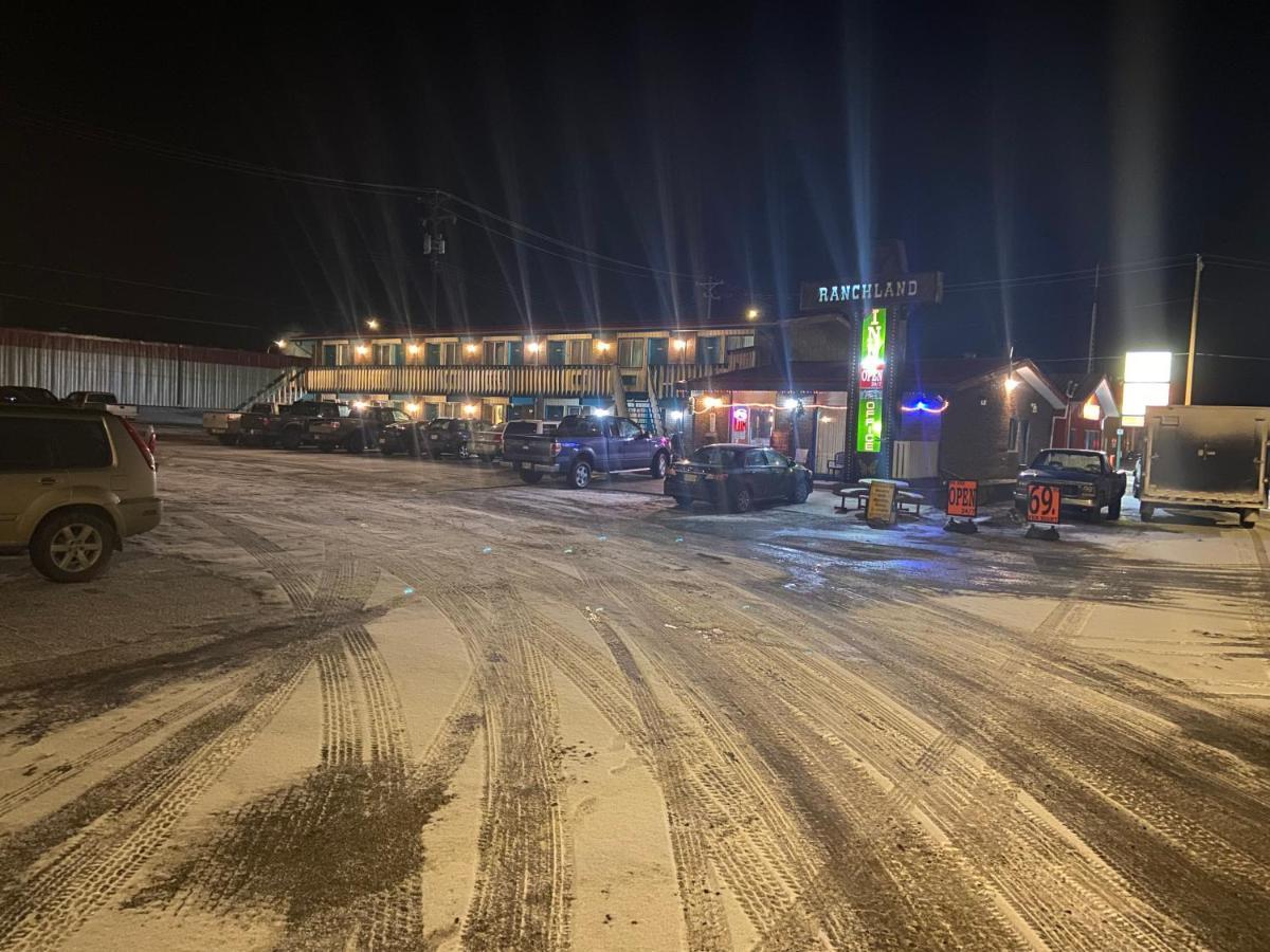 Ranchland Inn Nanton Zewnętrze zdjęcie