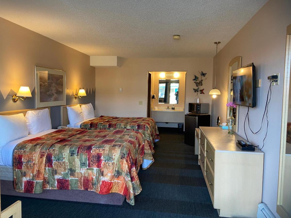 Ranchland Inn Nanton Zewnętrze zdjęcie