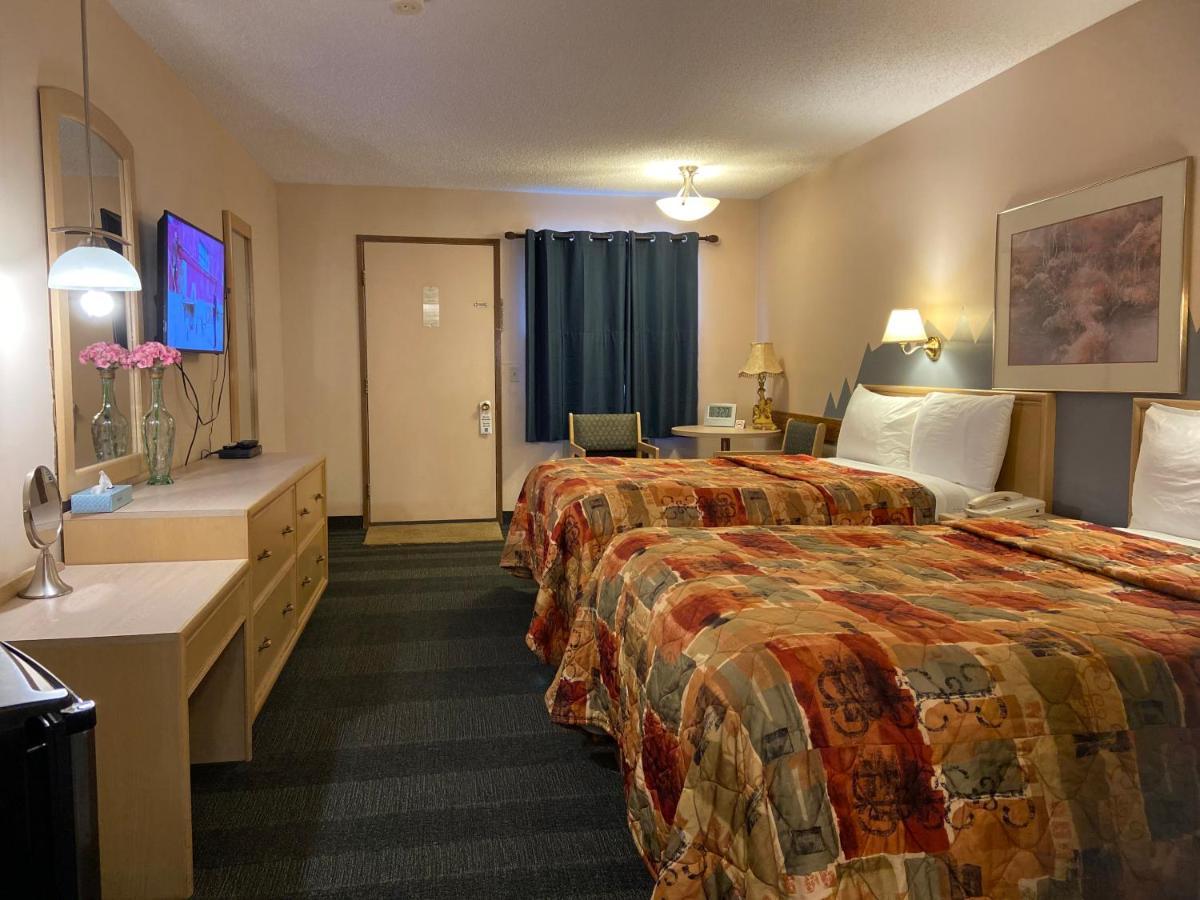 Ranchland Inn Nanton Zewnętrze zdjęcie