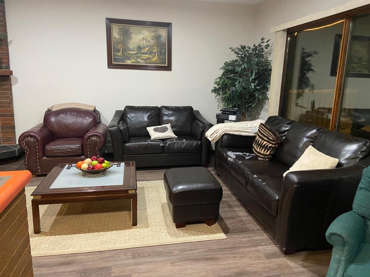 Ranchland Inn Nanton Zewnętrze zdjęcie