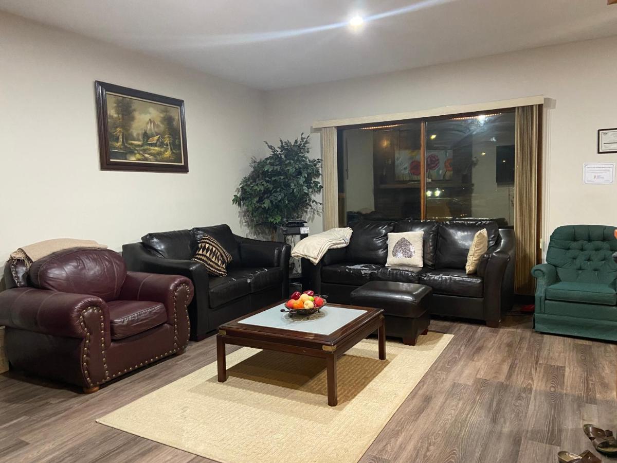 Ranchland Inn Nanton Zewnętrze zdjęcie